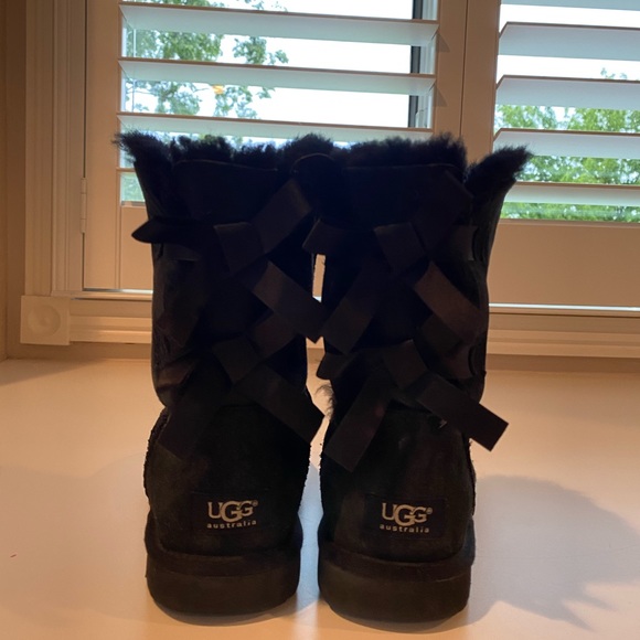 UGGS - Picture 2 of 2